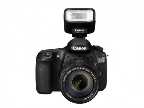 Canon EOS 60D mit aufgesetztem Blitz 270EX